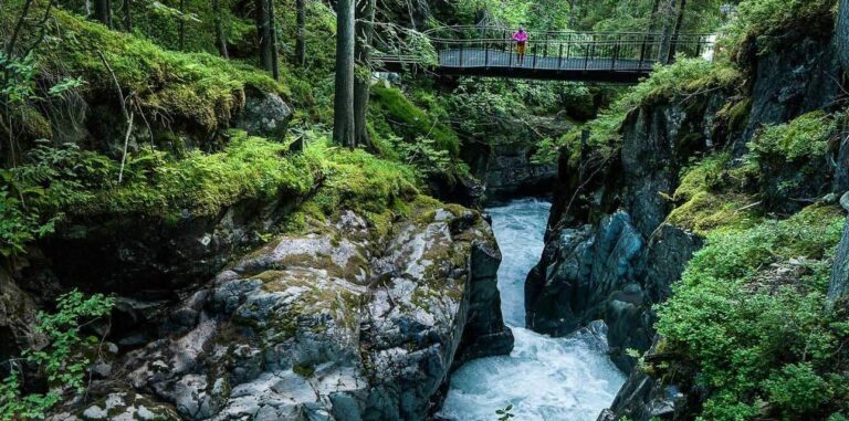 cascada del valle de stubai en el tirol