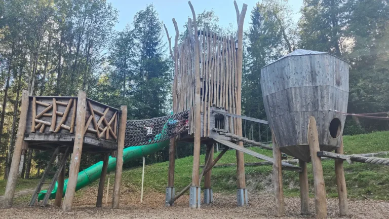 parque del tirol con niños