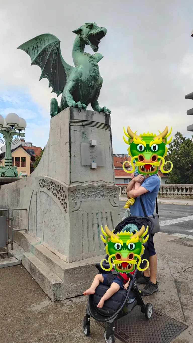 Puente del dragon en liubliana con niños