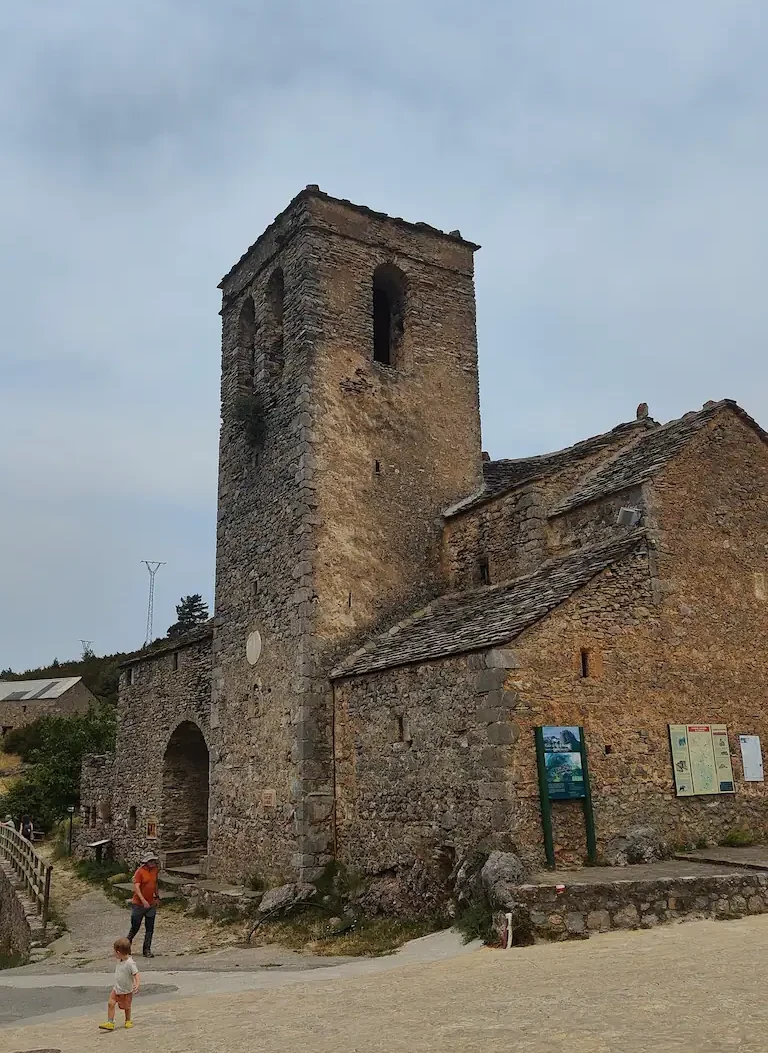 Paseo por tella